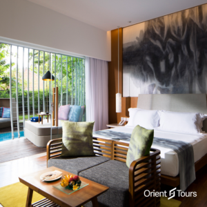 Rummen på Maya Sanur Resort & Spa är stilrent inredda