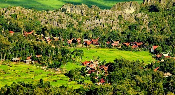 Sulawesisk by, Indonesien